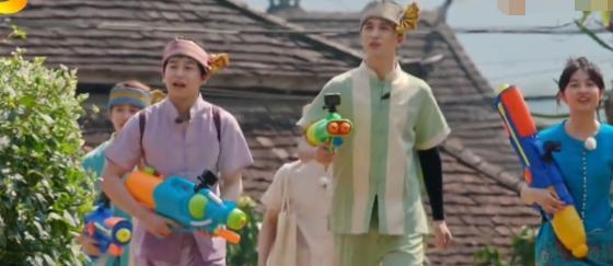 短剧吃瓜打架看戏,一场现代版“看戏”的闹剧